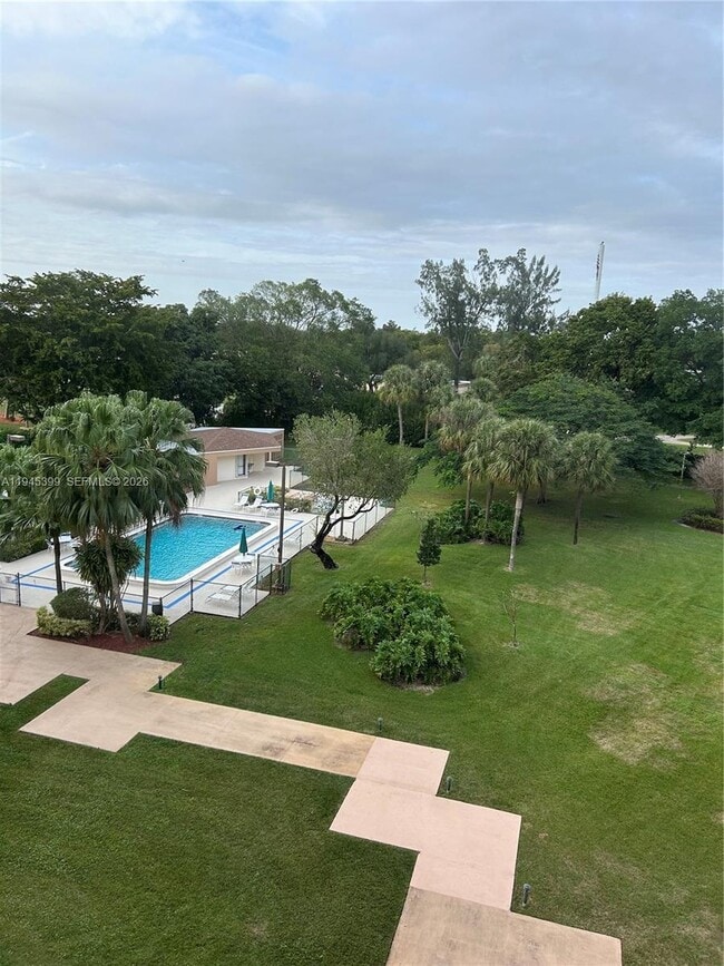 Building Photo - 900 St Charles Pl