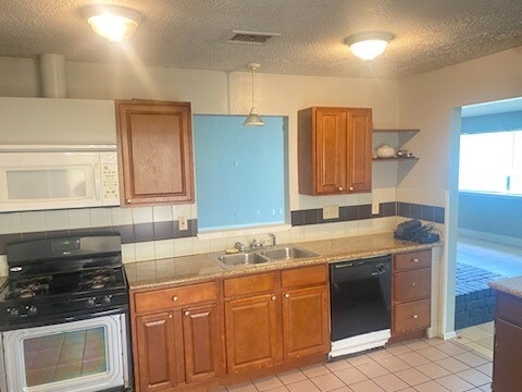 Building Photo - 1715 Meadow Green Dr