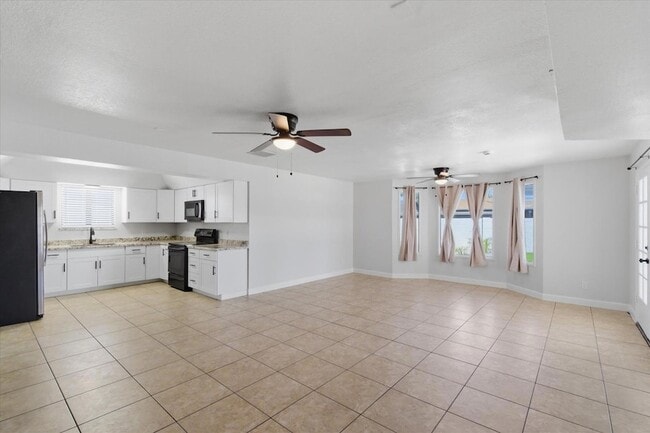 Building Photo - 6622 W Peck Dr