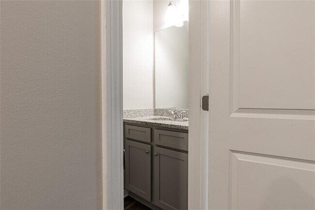 Building Photo - 9220 Golfview Cir