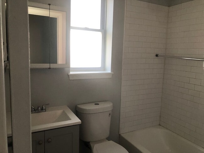 Building Photo - Charming row home in Baltimore City!