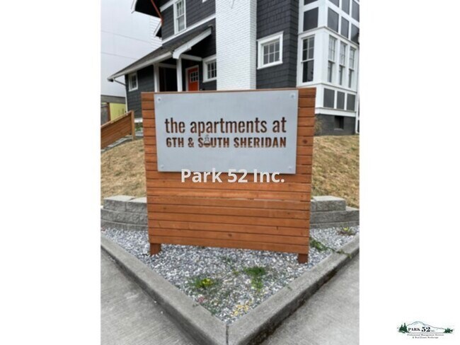 Building Photo - 602 S Sheridan Ave