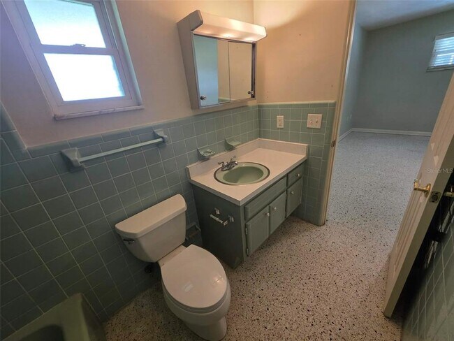 Building Photo - 25601 Laylaine Dr