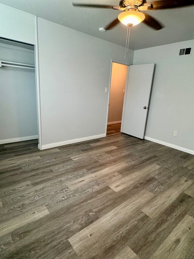Building Photo - Beautiful 3 Bed/2 Bath Walking Distance fr...