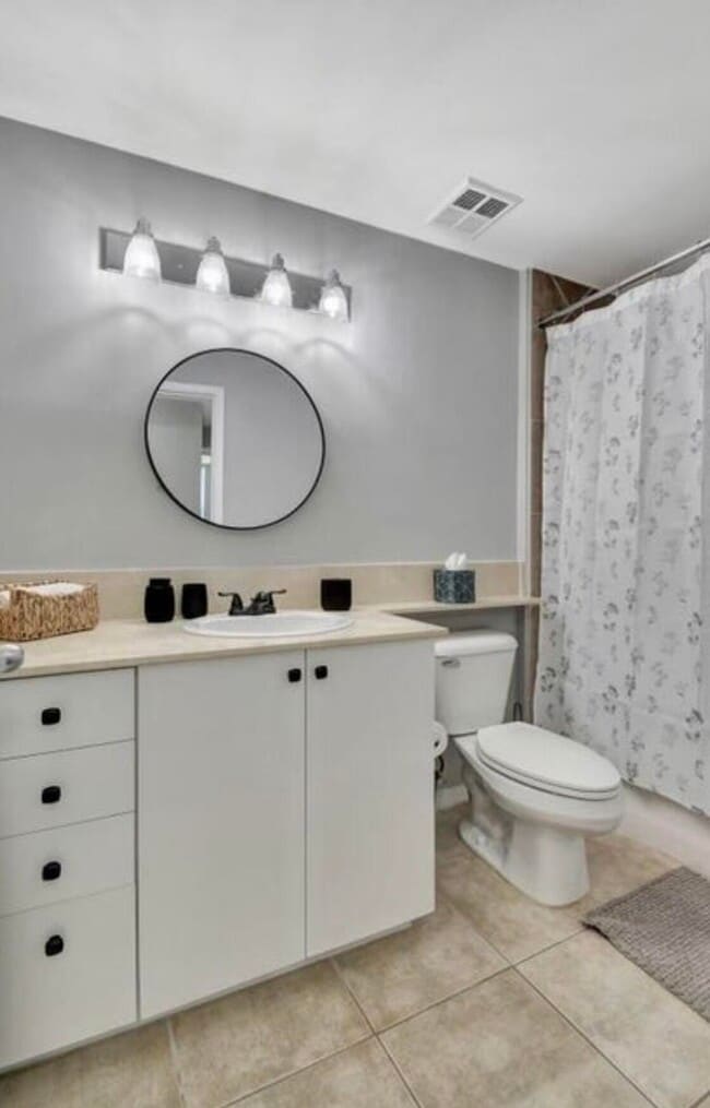 Building Photo - 804 E Windward Way