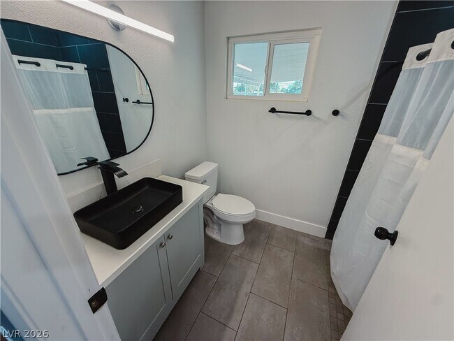 Building Photo - 2580 E Hacienda Ave