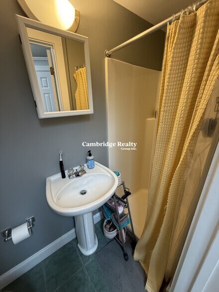 Building Photo - 241 River St