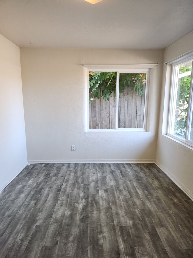 Building Photo - 2-bedroom 1 bath House