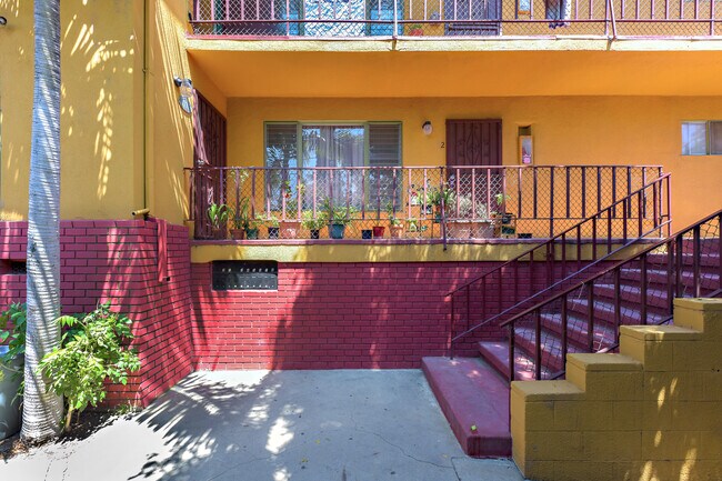 Building Photo - 4052 Chevy Chase Dr