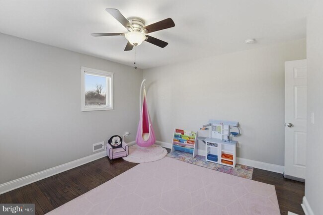 Building Photo - 38 Vine Way