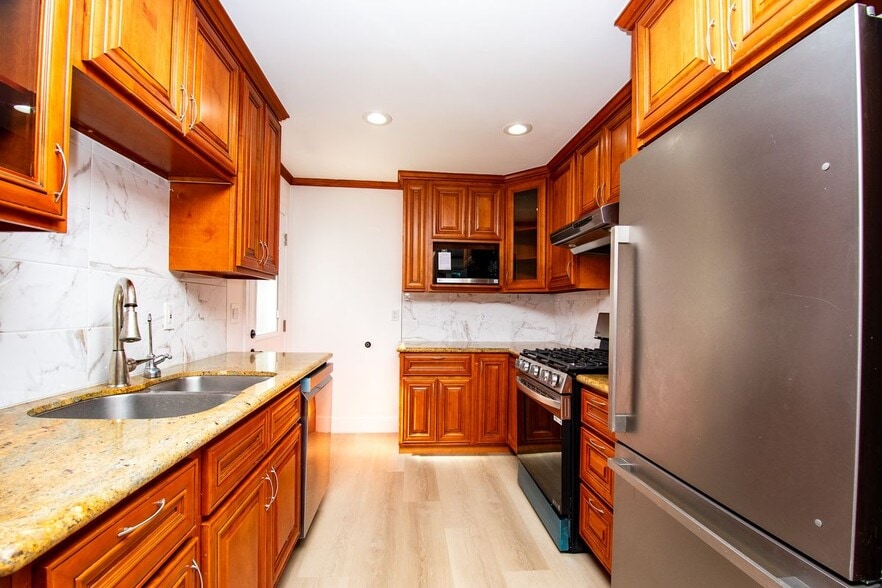 Building Photo - 1099 Bradford Dr