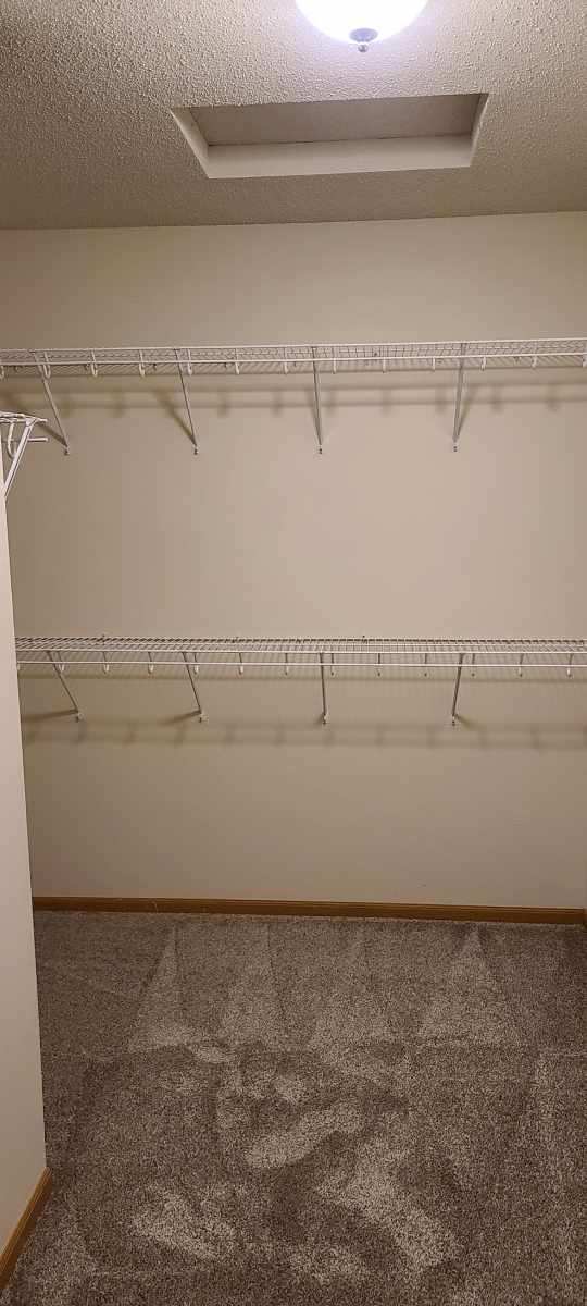 Building Photo - 4262 Estate Dr S