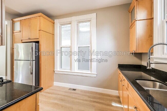 Building Photo - 429 S Pearl St