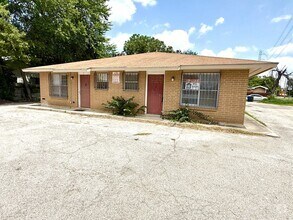 Building Photo - 703 West Summit Ave
