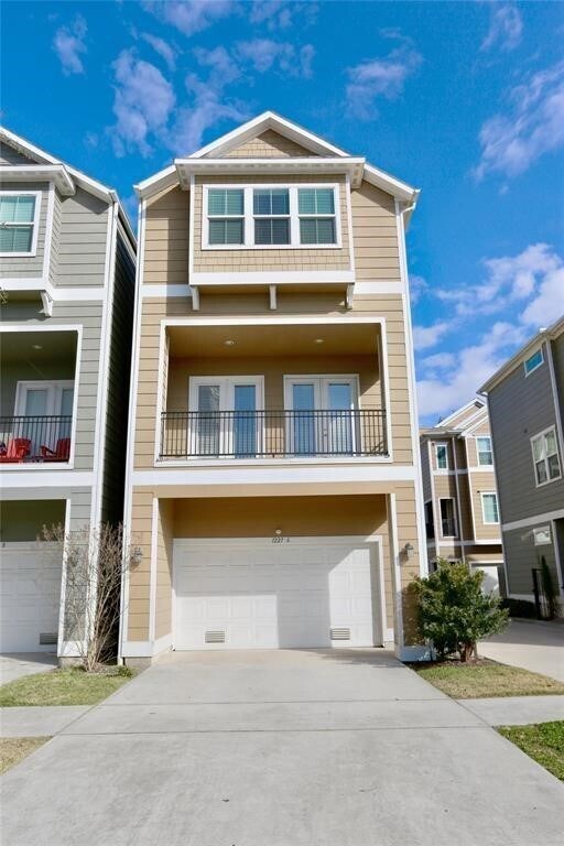 Building Photo - 1227 W 19th St