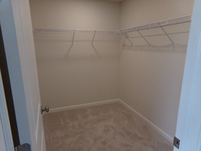 Building Photo - 3 bedroom, 2.5 Bathroom Townhouse in Gray's Pointe Neighborhood