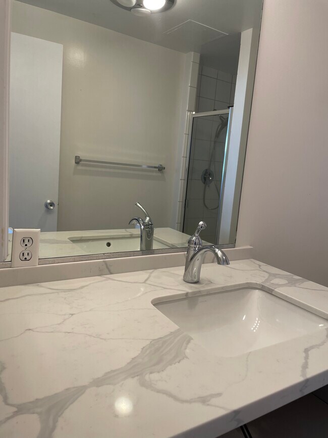 Building Photo - 2170 Century Park E