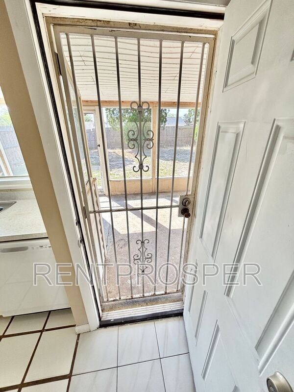 Building Photo - 3604 Spring Land Dr