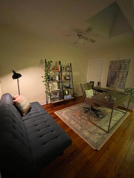 Middle upstairs room/office - 3528 Keswick Rd