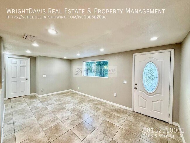 Building Photo - 2406 S 69th St