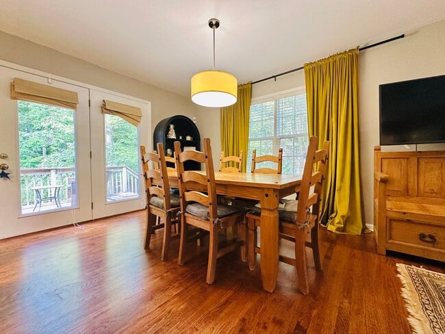Building Photo - Charming Country Cottage Only 23 Mins from...