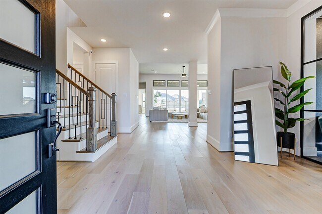 Building Photo - 7606 Redwoods Frst Dr