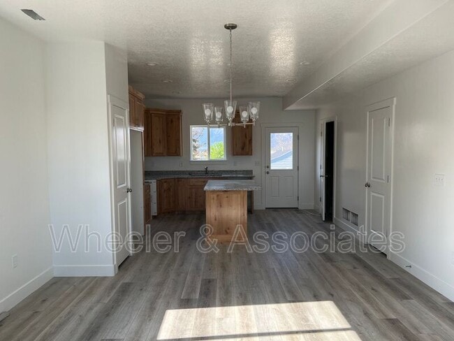 Building Photo - 310 38th St