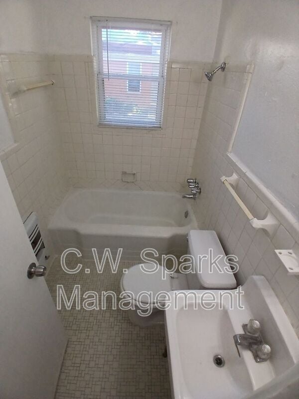 Building Photo - 3019 Avon St