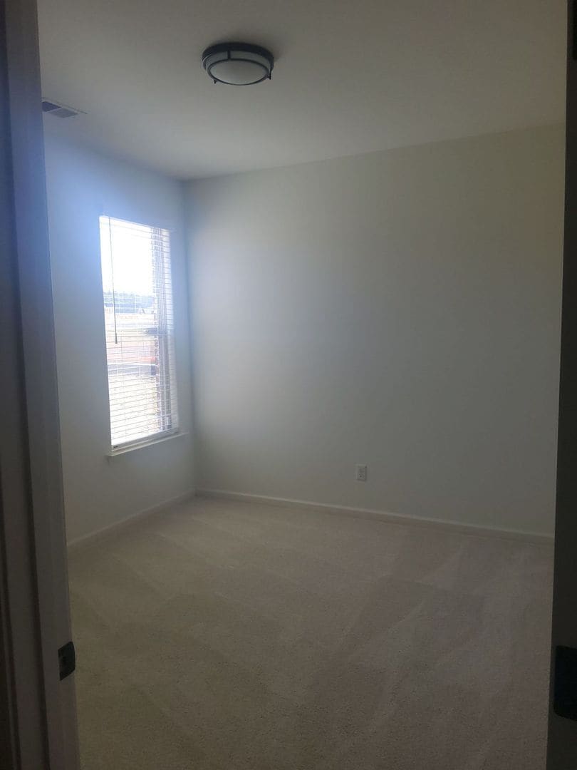 Building Photo - 35 Hillside Dr