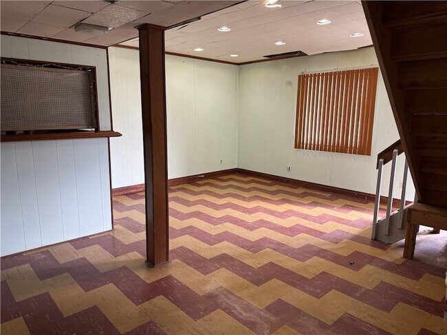 Building Photo - 300 Taylor St