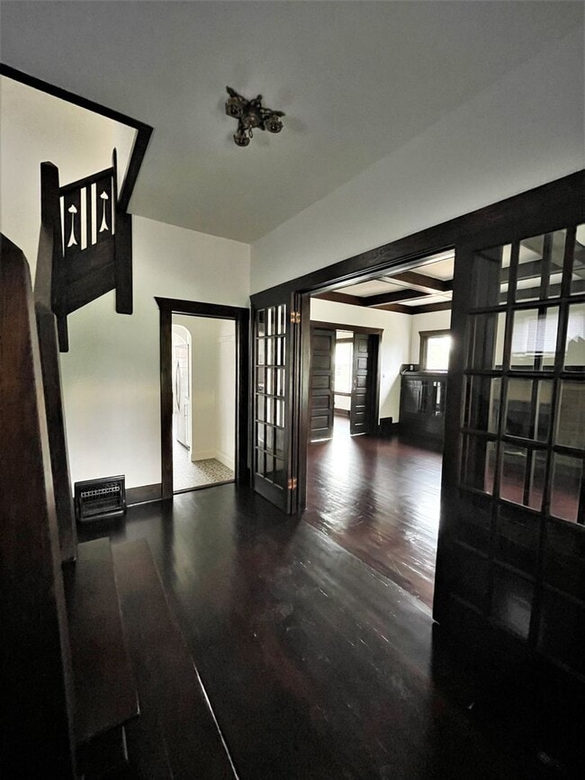 Building Photo - 4 Bedroom Home