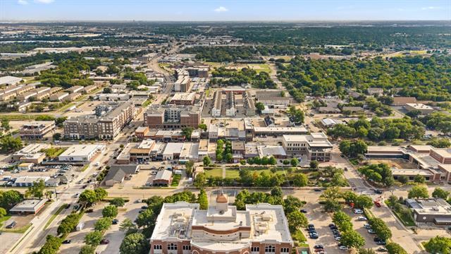 Building Photo - 203 S Village Way