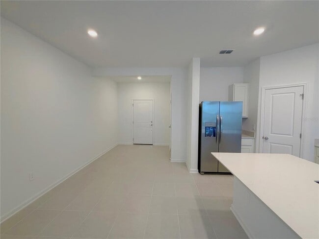 Building Photo - 618 Poppy Ln