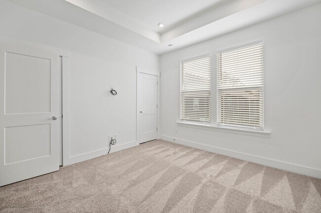 Building Photo - Prime Briar Creek Location – 3BR Townhome ...