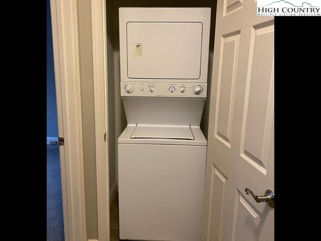 Building Photo - 403 Ridgecrest Ave