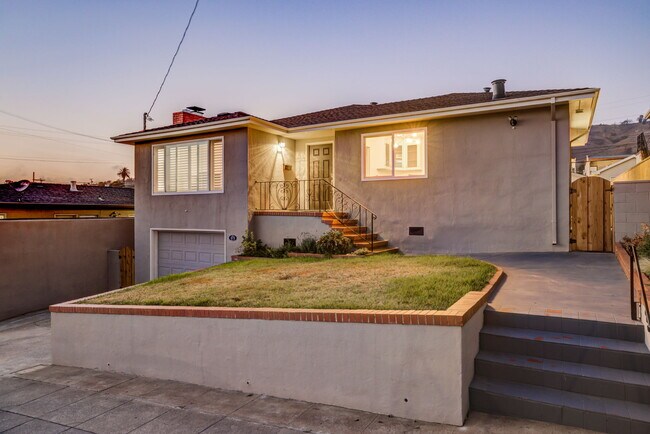 Building Photo - 672 Baden Ave