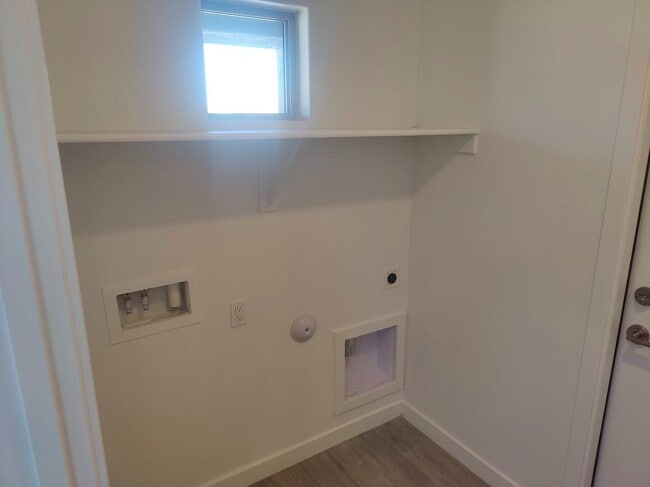 Building Photo - 9543 W Troy Dr