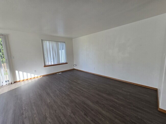 Building Photo - 324 Maylea Pl