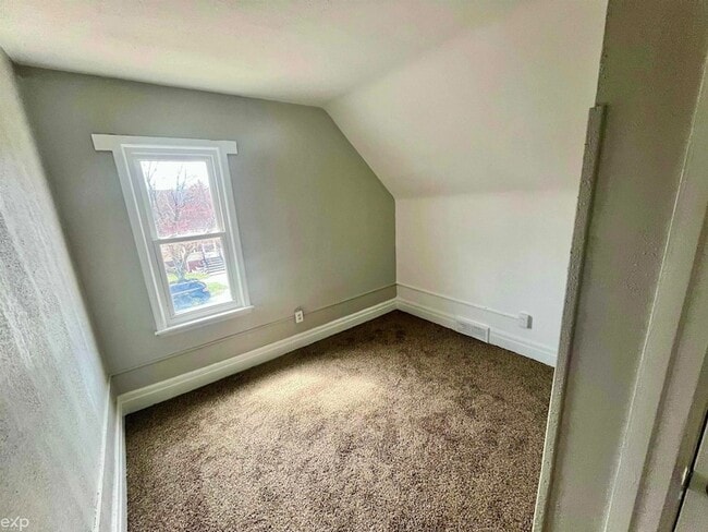 Building Photo - 13 E Glenwood Ave