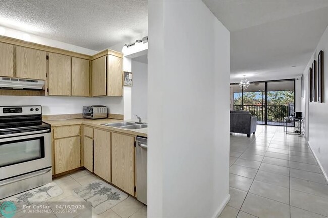Building Photo - 8592 W Sunrise Blvd