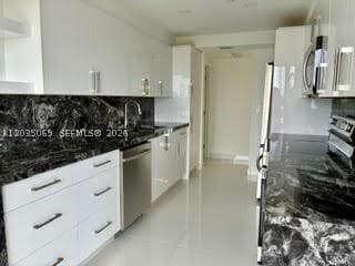 Building Photo - 3000 Island 603 Is