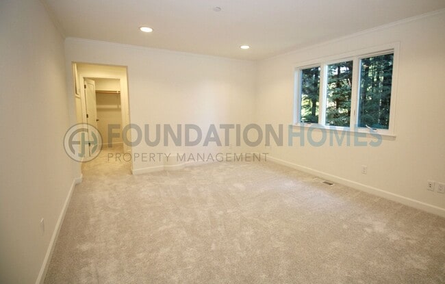 Building Photo - 309 Crown Rd