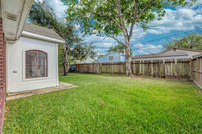 Building Photo - 21403 Hadrian Dr