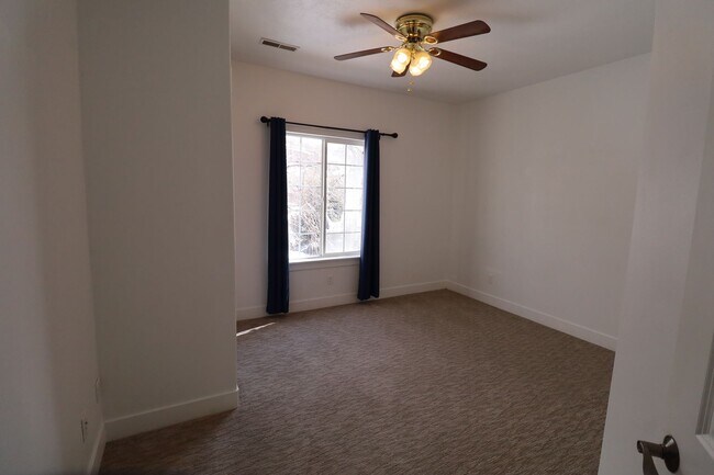 Building Photo - Large Pet Friendly House in the Foothills of Provo
