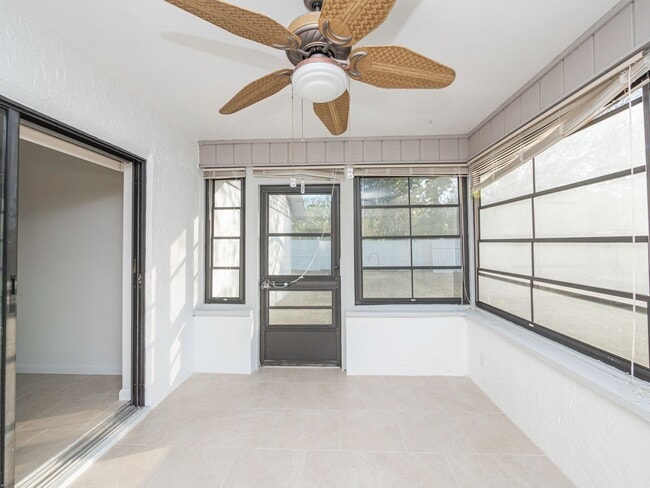 Building Photo - South Lakeland Duplex!