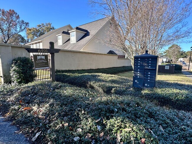 Building Photo - STUDENTS WELCOME! 3/2 Townhouse near USA! GATED! Students Welcome!