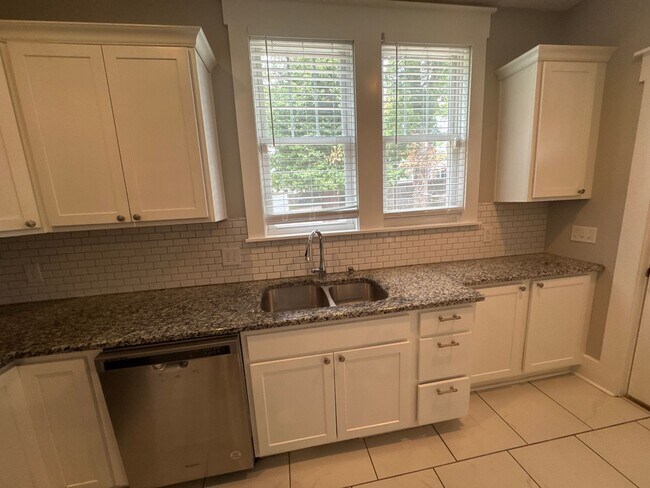 Building Photo - Renovated 3BR/2BA Home in Cleveland Park – Minutes to Downtown Nashville!