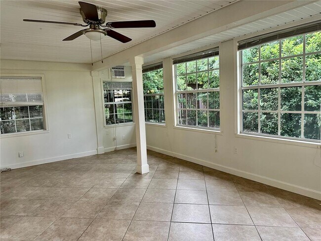 Building Photo - 12217 Buttonwood Row