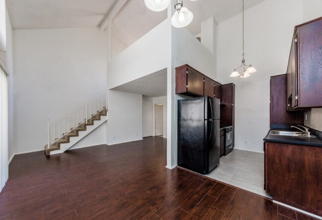 Building Photo - 11545 Moorpark St