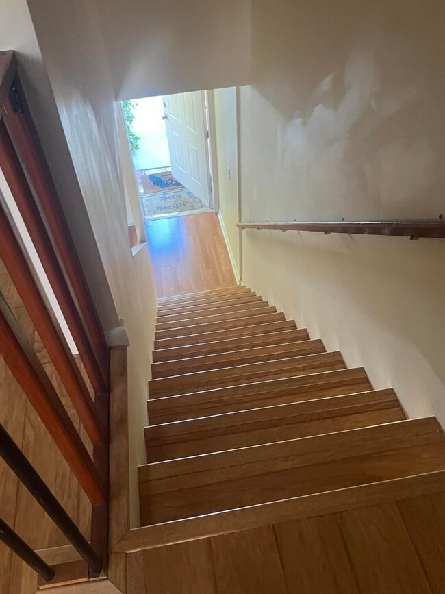 Building Photo - 1627 Hawthorne Pl